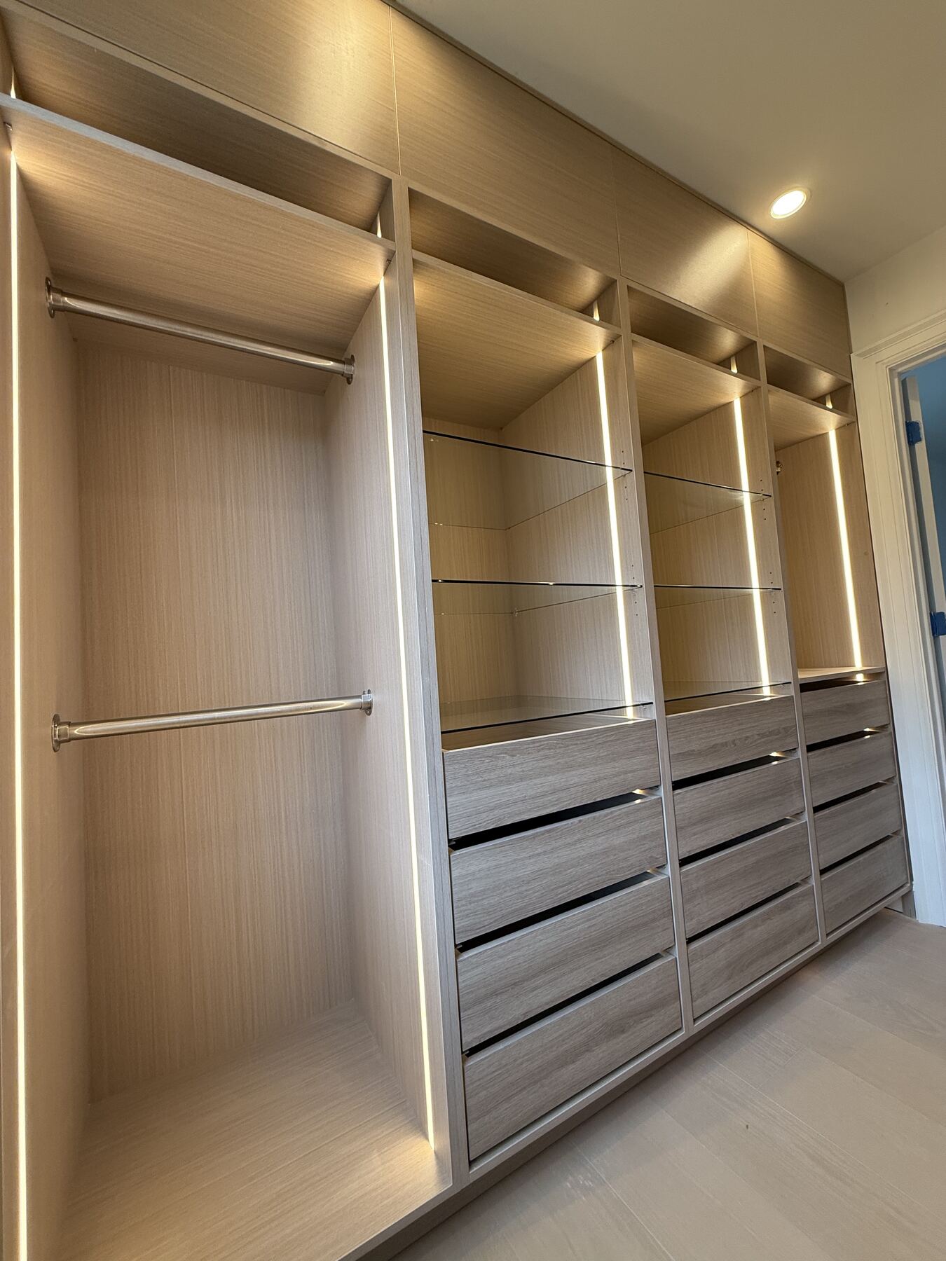 Material and finish detail for estimating a project