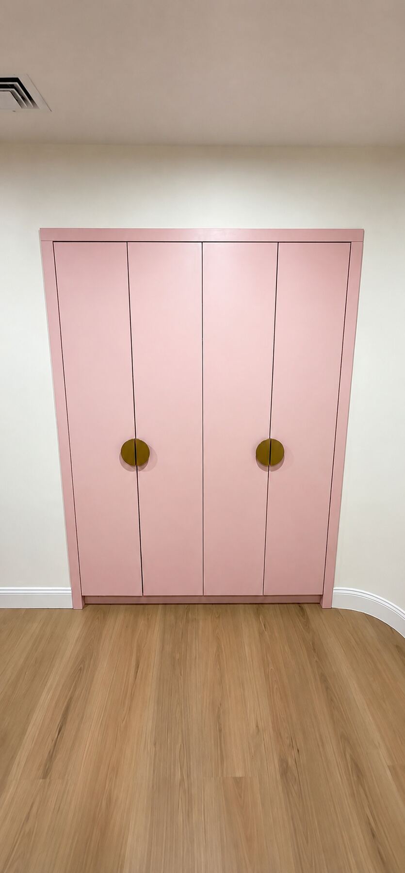 Pink lacquer wardrobe with round brass handles