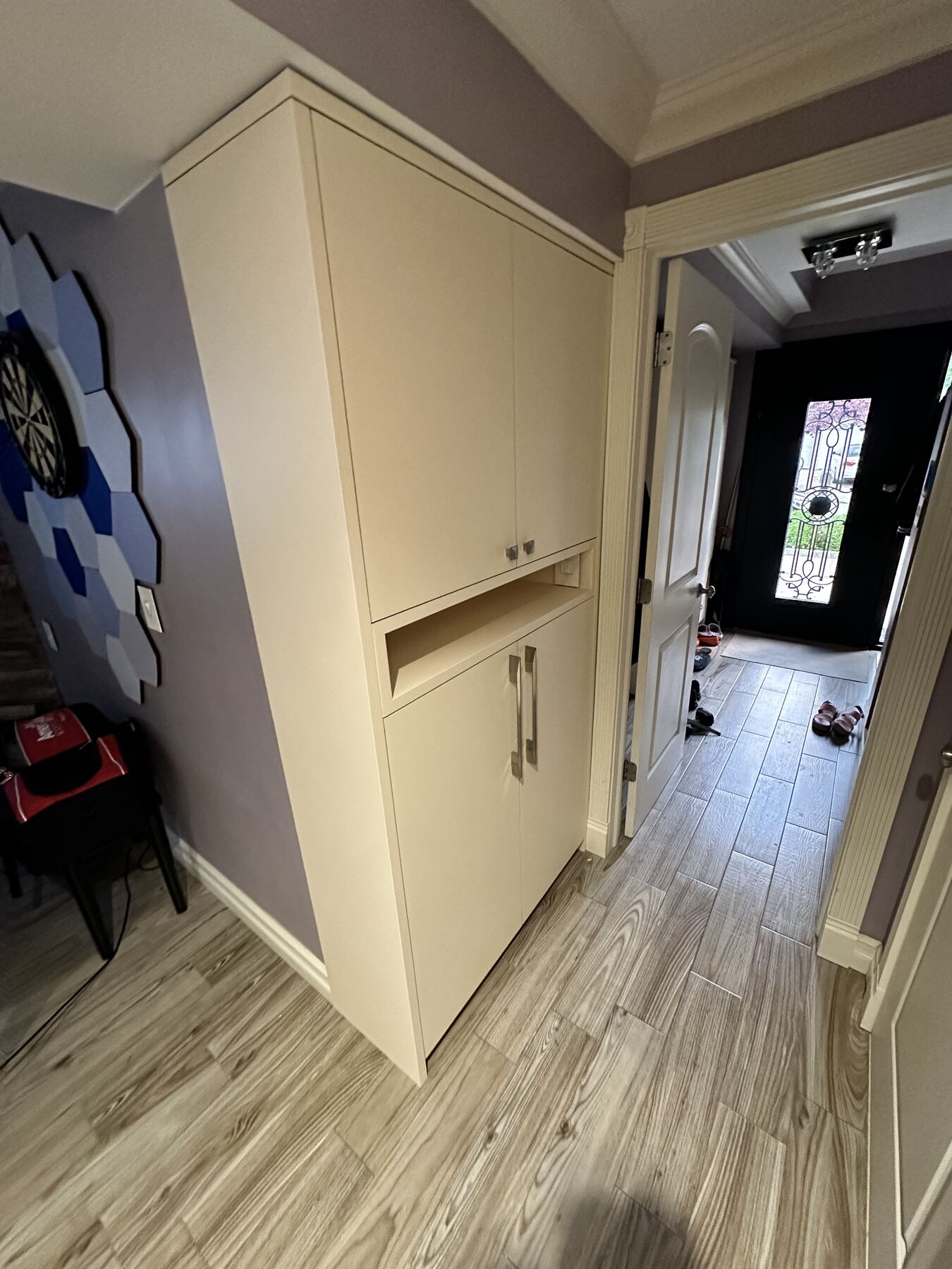Cream cabinetry with open shelf niche